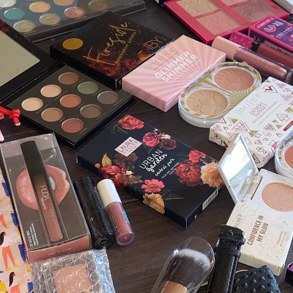 Makeup bundle - Picture 6 of 13
